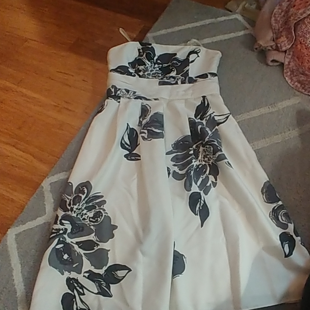 NWOT strapless dress - Picture 1 of 2